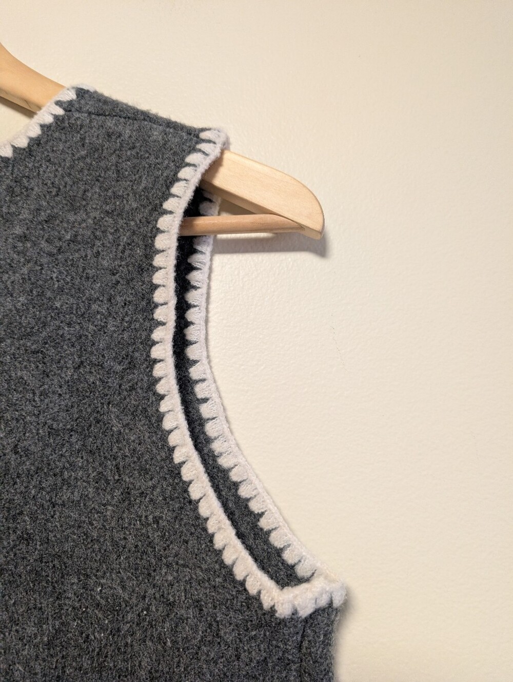 Song of Style Gray Sweater Vest Large Preppy Quiet Luxury - Picture 2 of 5